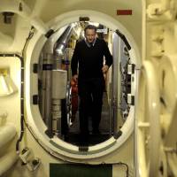 Enemy below: Prime Minister David Cameron inspects a submarine off Scotland\'s western coast Thursday. | AFP-JIJI