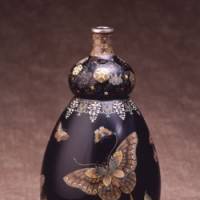 \"Gourd-shaped Vase with Butterflies\" (c. 1890) by Yasuyuki Namikawa | KIYOMIZUSANNENZAKA MUSEUM PHOTO: YOICHI KIMURA