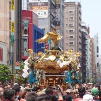 Back and forth: A crowd carries a mikoshi (portable shrine) during a previous Sanja Matsuri. The festival attracts around 2 million visitors. | HIDEYUKI KAMON