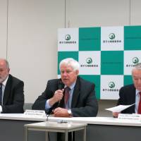 Nuclear talk: Former U.S. Nuclear Regulatory Commission Chairman Richard Meserve addresses a news conference Friday in Tokyo alongside ex-French Nuclear Safety Authority chief Andre-Claude Lacoste (right) and Mike Weightman, executive head of Britain\'s Office of Nuclear Regulation. | KAZUAKI NAGATA