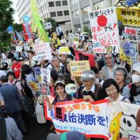 Heated: A huge crowd converges for the weekly antinuclear rally outside the prime minister\'s office on June 29, 2012. More than 100,000 showed up on that day, according to organizers\' estimate. | SATOKO KAWASAKI