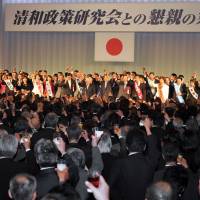 Buttered toast: Participants of Liberal Democratic Party faction Seiwa Seisaku Kenkyukai\'s political fundraising party raise their glasses May 13 at a Tokyo hotel. | YOSHIAKI MIURA