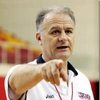 The strategist: Former Japan team national coach Zeljko Pavlicevic devised a game plan that put Shimane shot-blocking maestro Jeral Davis in position to be a dominant force on Friday in Game 1 of the Susanoo Magic\'s playoff series against the Hamamatsu Higashimikawa Phoenix. | JAPAN BASKETBALL ASSOCIATON