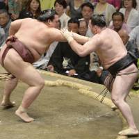 No match: Kisenosato competes against Aran during the Summer Grand Sumo Tournament on Wednesday. | KYODO