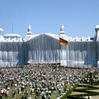 Revealing a coverup: For \"Wrapped Reichstag, Berlin\" (1971-1995), Christo and Jeanne-Claude covered the entire German parliament building with white fabric. | IMAGES COURTESY OF DESIGN SITE 21_21