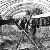 \"Barbed wire and U.S. Soldiers\" | EISUKE ASAOKA