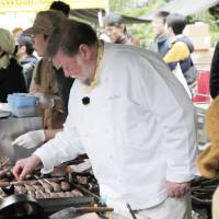 Waste not &#8212; want a lot: Chef Nicol makes griddles of venison sausages sizzle at the C.W. Nicol Afan Woodland Trust\'s Forest Kitchen booth set up as part of the annual Earth Day Tokyo weekend in April. Whenever venison is on the menu at public events like this, all the dishes invariably sell out well before the end. | CONAN MORIMOTO