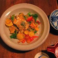 Norabo\'s tofu salad: a colorful array of seasonal ingredients. | &#169;\"DROP\" SEISAKU IINKAI