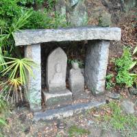 A pair of stone deities sits along a pilgrimage route on Shiraishi Island, Okayama Prefecture. | AMY CHAVEZ