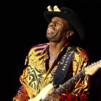 Add a taste of rock, reggae to your blues        Bernard Allison | KIT NAGAMURA PHOTOS