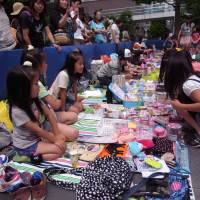 Second life: A flea market run by children was one of the highlights at last year\'s Mottainai Festa. The event encourages eco-consciousness via the reuse of old products. | &#169; 2013 Laboratory X, Inc.