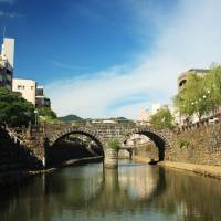 Built by a Chinese abbot of the Kofukuji, Meganebashi (Spectacles Bridge) spans the Nakashima River. | ALON ADIKA