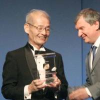 Electrifying: Scientist Akira Yoshino receives the Global Energy Prize at a ceremony in St. Petersburg, Russia, on Friday. The 65-year-old Asahi Kasei Corp. fellow was honored for his development of lithium-ion battery technology widely used in mobile phones and electric vehicles. | KYODO