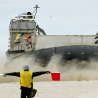 Beachhead: A Maritime Self-Defense Force hovercraft lands on a beach Monday in Southern California during a joint military exercise with the United States. | KYODO