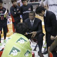Short, impressive stint: Bill Cartwright, seen talking to his players during an April game, guided the Osaka Evessa to a 17-11 record to close out the 2012-13 season. The team was 5-19 before his arrival. | AP