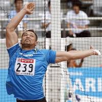 London Olympic bronze medalist Koji Murofushi on his way to winning his 19th consecutive title in the men\'s hammer throw at the national athletics championships on Sunday. | KYODO