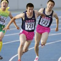 Pink flash: Yoshihide Kiryu ran the 100 meters in 10.01 seconds at the Oda Memorial meet in Hiroshima on April 29. | KYODO