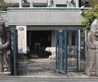 A pair of tall stone warriors stand at the entrance to the Koryo Museum of Art in Kyoto. The statues were originally created as tomb guardians during the 15th century. Dynasties that knew good living