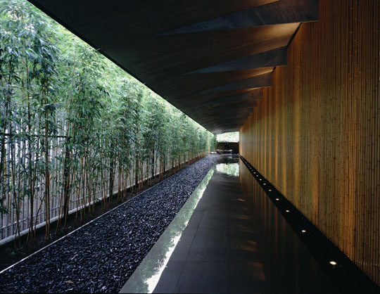 Urban oasis: After a 3 1/2-year renovation, the new Nezu Museum, now a minimalist space with glass walls, lines of bamboo thickets and pebble-lined paths, opened to the public on Oct. 10. | &#169; FUJITSUKA MITSUMASA