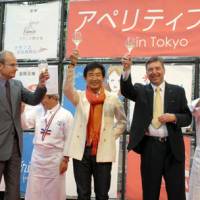 A lot of bottle: Junichi Ishida (center) shills for Aperitif Day as a \"goodwill ambassador\" with Christophe Penot, deputy head of mission to the French Embassy in Japan, and Jean-Charles Crouin of French government wine promoter Sopexa Japon at Roppongi Hills in Tokyo in June. | YOSHIAKI MIURA PHOTO
