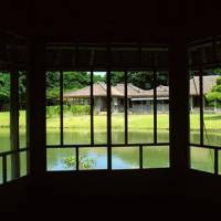View point: The graceful Udun Palace (above) seen from inside the Rokkaku-do pavilion, which is approached via a Ryukyu limestone bridge. | STEPHEN MANSFIELD PHOTOS