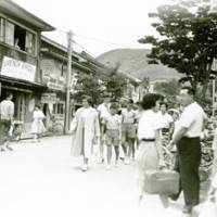 Memory lane: The main street in Karuizawa, Nagano Prefecture, in 1952. The office of The Japan Times, from where  all the town\'s high-society gossip and action from the tennis courts was reported, is on the left with a telegraph pole in front. | YSUCHIYA SHASHINKAN PHOTO