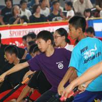 The right moves: Children practice kihon dosa (basic movement). | JAPAN SPORTS CHANBARA ASSOCIATION