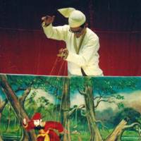Master: U Pan Aye, the leader of Mandalay Marionettes Theatre group, controls a puppet. | HITOSHI FURUYA
