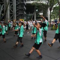 Summer homework: Children learn dance at last year\'s Kids\' Festa. | &#169; Y. KUBO