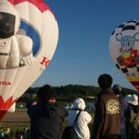 Not just hot air: Ballooning means more than just a ride in the clouds. The Suzuka Balloon Festival takes fans behind the scenes. | &#169; DAVID OREILLY