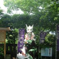 Magic means: The White Dragon King at Hetsunomiya Shrine is said to bestow beauty through the water of its pond. | KRIS KOSAKA PHOTO