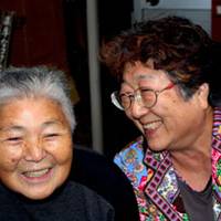 Livewires: Kazuko Okubo (left) and Ayako Kikukawa share lots of laughs together over coffee &#8212; and lifetime histories living in Yushima, where they appear to know every detail of the district\'s many fascinating features. | KIT NAGAMURA PHOTOS