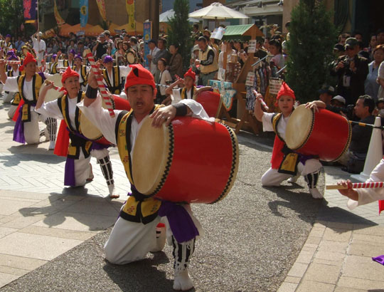 Beating the drums of Okinawa: Eisa Usukaji drummers, from the Okitsuru area of Yokohama, in full swing at a performance for the 2010 Haisai Festa in Kawasaki. | JON MITCHELL PHOTOS