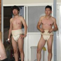 Moon Young-joon (left) and Min Kyoung-sic from South Korea. | CHUNICHI SHIMBUN