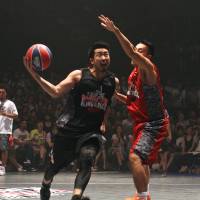 Just you and me: The Red Bull King of the Rock tournament attracted players from many walks of life, such as Yokohama B-Corsairs guard Masayuki Kabaya (left), who reached the semifinal round. Japanese players show streetball flair