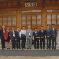 New initiative: Author Robert Whiting (center) poses with other panelists, including Tokyo 2020 Olympic Bid Committee CEO Masato Mizuno (center right), from the recent International Sports Relations Foundation symposium in Seoul. Examining nexus of sports, international relations