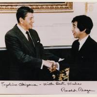 In the White House with President Ronald Reagan, who he interviewed in the mid-1980s when he was the TBS network\'s Washington bureau chief. | TOYOHIRO AKIYAMA