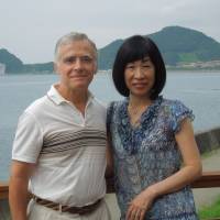 Life\'s a beach: Bill and Michiko Achilles pose together on the veranda of their beach house in Minamiboso, Chiba Prefecture. | MAMI MARUKO