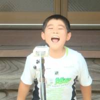 Let it all out: A boy takes part in a previous shouting tournament in Yokosuka. | &#169; 2012 SAIBARA RIEKO/SHOGAKUKAN/\"JOKYO MONOGATARI\" SEISAKU IINKAI