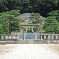 The bust is at the Nogi Shrine close by the mighty Fushimi Momoyama Tomb of the emperor himself. | ALON ADIKA PHOTO