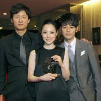 Head and shoulders above: Eri Fukatsu on Monday holds her best actress award, which she won for her performance in \"Akunin\" (\"Villain\"), at the 2010 Montreal World Film Festival. She is flanked by the film\'s director, Lee Sang Il (left), and Satoshi Tsumabuki, who played the villain. | KYODO PHOTO