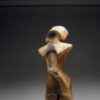 A 45-cm dog&#363; found at the Nishinomae Site in Yamagata Prefecture has the longest legs of any Jomon figure that photographer Tadahiro Ogawa has ever seen. | TADAHIRO OGAWA