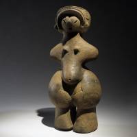 The 27-cm \"Jomon Venus\" recovered in near-perfect condition from the Tanabatake site in Nagano Prefecture. | TADAHIRO OGAWA