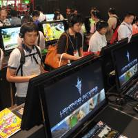 First look: Tokyo Game Show attendees check out \"Lightning Returns: Final Fantasy XIII\" at the Square Enix booth on Thursday. | YOSHIAKI MIURA