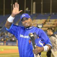 Not a bad night\'s work: Yokohama\'s Tony Blanco waves to fans after hitting two home runs in the BayStars\' 6-3 win over the Swallows on Monday. | KYODO