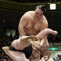 Last man standing: Kisenosato throws Harumafuji to the ground at the Autumn Grand Sumo Tournament on Thursday. | KYODO