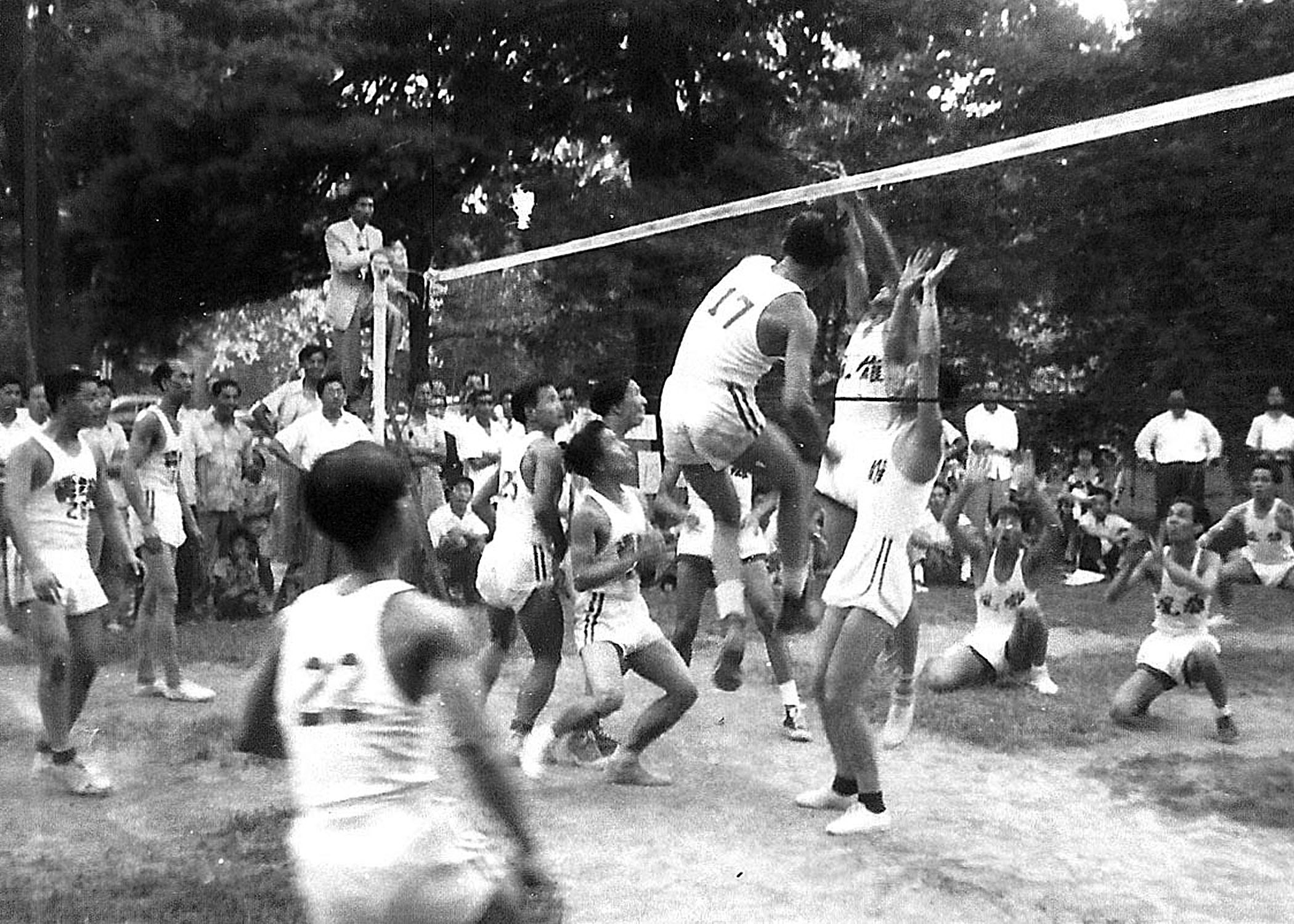 Fast paced: Members of Washington's Chinese Youth Club play 9-man volleyball in Washington in 1952. This version, usually played on city streets with rules stressing players' Chinese heritage, draws hundreds to tournaments. | COURTESY OF THE CHINESE YOUTH CLUB