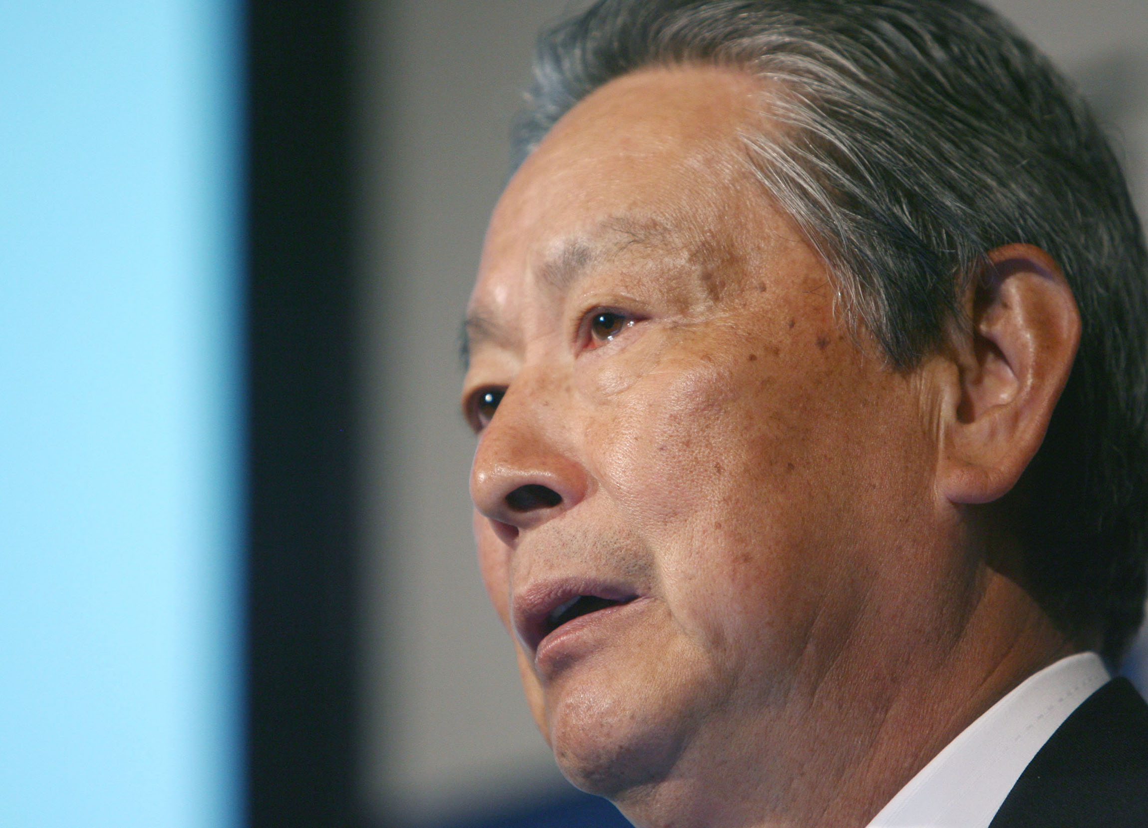 Transformer: Former Sony Chairman Nobuyuki Idei hold a news conference in Tokyo in 2008. In a recent interview, Idei said he is aiming to reinvent himself as a cross between a Silicon Valley venture capitalist and Hollywood mogul. | BLOOMBERG