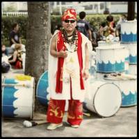 Yoshino, 57, sales: \"Of course, Yoshino-san doesn\'t play all the percussion instruments behind him, just the biggest one. Actually, playing isn\'t the word; he hits it with all his strength. He and his companions produce percussion-only Brazilian music that makes you dance without realizing you\'re doing it.\" | CEDRIC RIVEAU