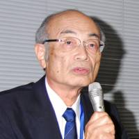 Dubious drug: Shiga University of Medical Science President Tadao Banba attends a press conference Thursday and said the university\'s in-house investigation committee found that a clinical study on Novartis Phama K.K.\'s Diovan contained doubtful data. | KYODO